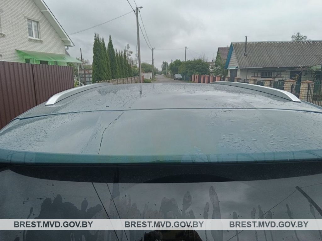 В Барановичах мужчина из мести соседям испортил авто их гостьи